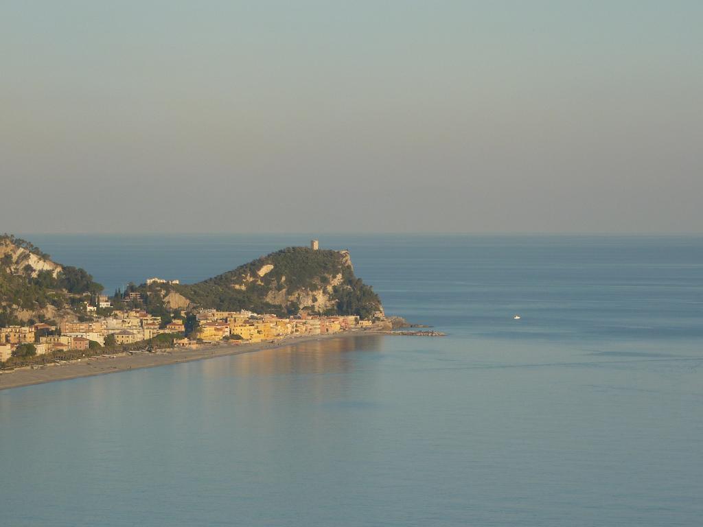 Villa Degli Ulivi B&B Finale Ligure Pokój zdjęcie